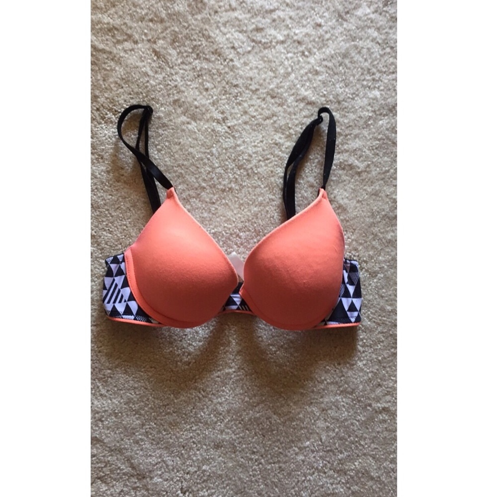 VS Pink bra